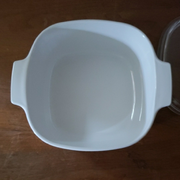 Vintage CorningWare Classic White Casserole Dish with Glass Lid - Picture 3 of 7